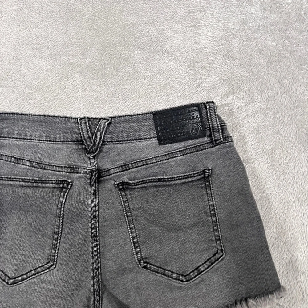 Volcom Stoney Stretch Gray Denim Shorts Womens‎ Size 28 Frayed Hem